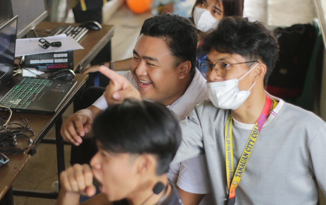 Designing an esports poster